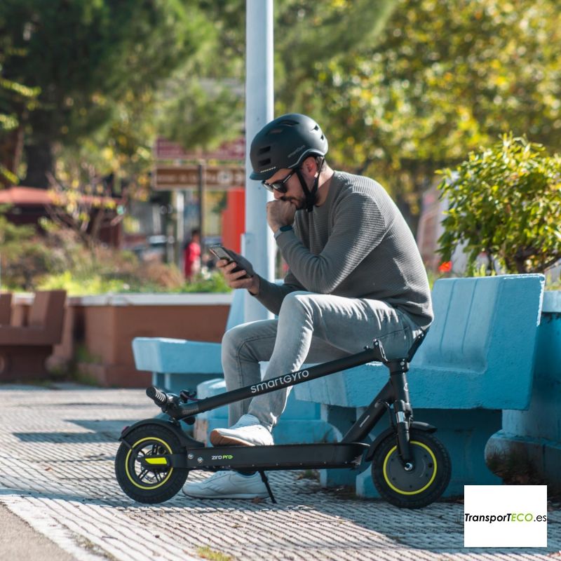 Patinete eléctrico urbano y plegable smartGyro Z-Pro Black